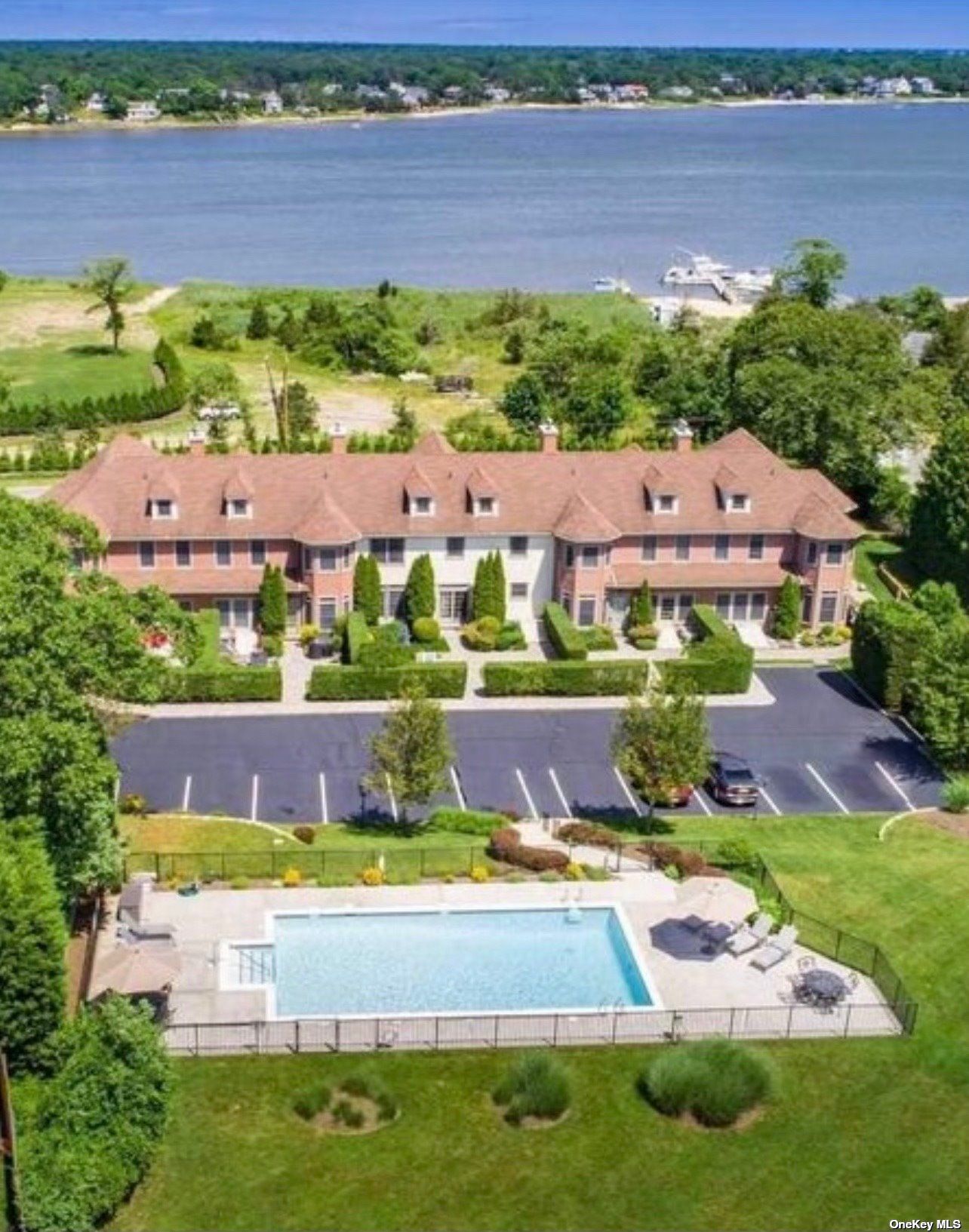 66 West Tiana Rd Apt 5 in Hampton Bays Out East