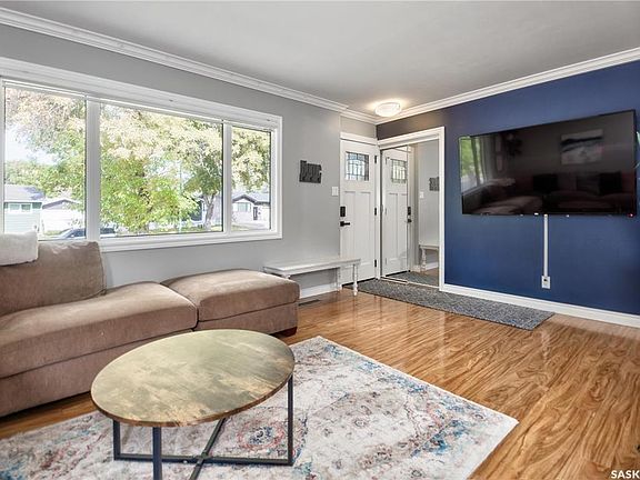 2nd image of 733 Agnew St