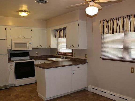 Nice Open Kitchen With New Countertops And Flooring!