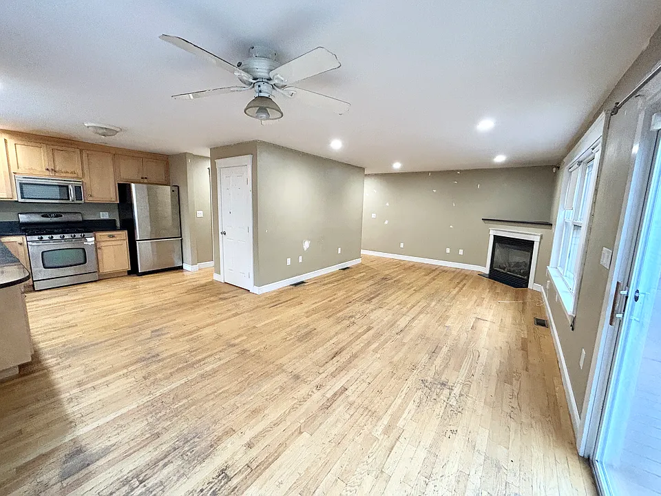 29 Iroquois St #1