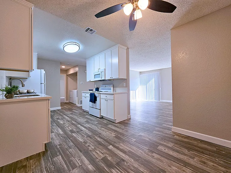 Heights Square Apartments! — Photo 5