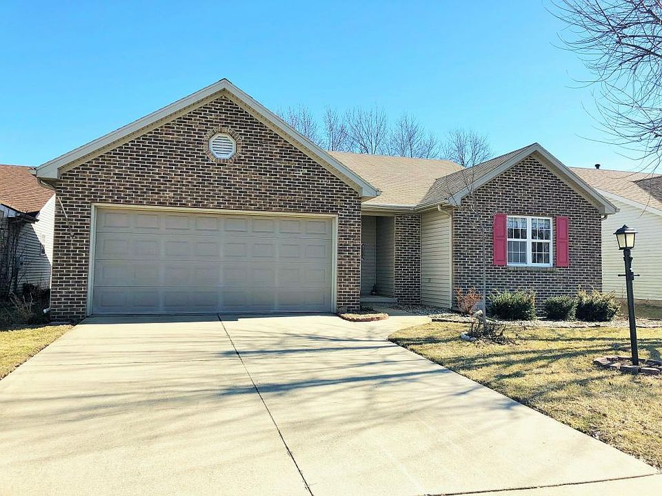 1st image of 7 Woodfield Ln