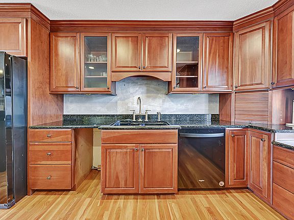 5th image of 1417 S Courtney Oak Ln