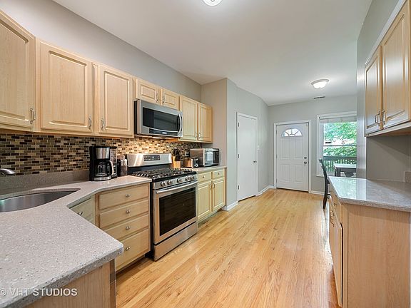 4th image of 164 N Humphrey Ave APT 1S