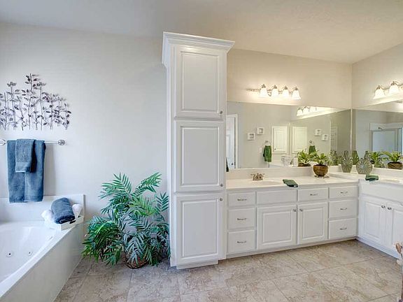 2nd image of 2700 Hickory Ct