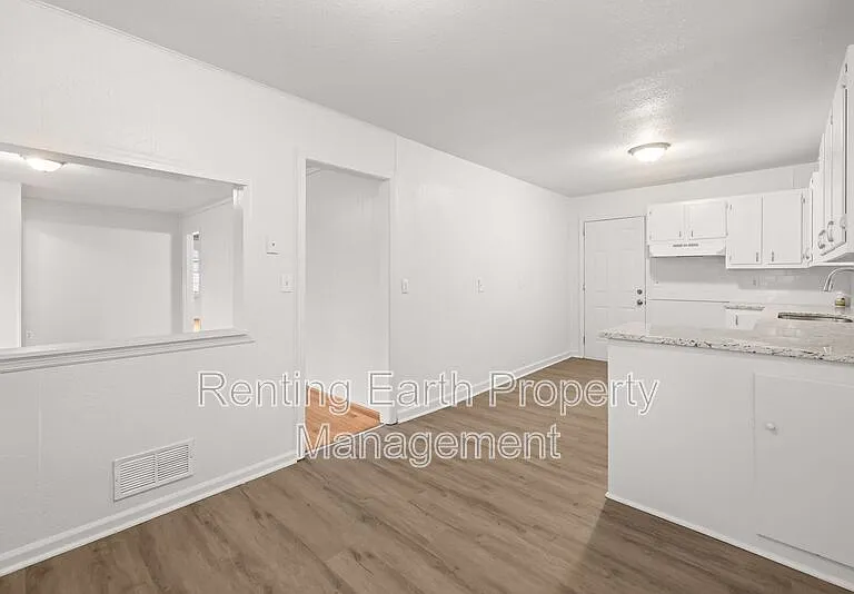 221 Lawson Rd — Photo 7