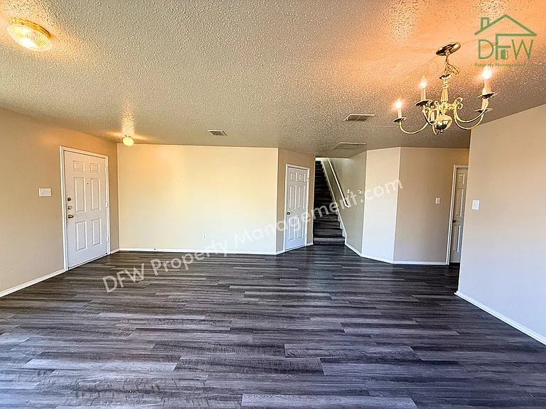 3625 Clydesdale Dr — Photo 2