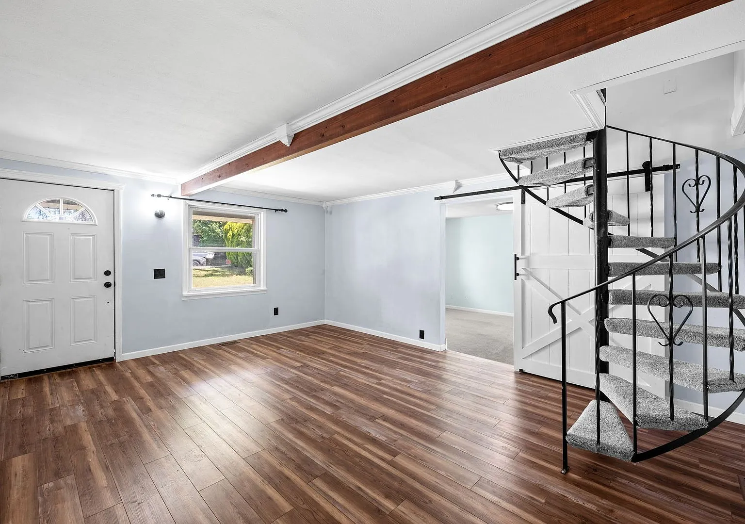 Updated 4BR Lidgerwood Home - Spiral Staircase, Loft & Oversized Garage! — Photo 1