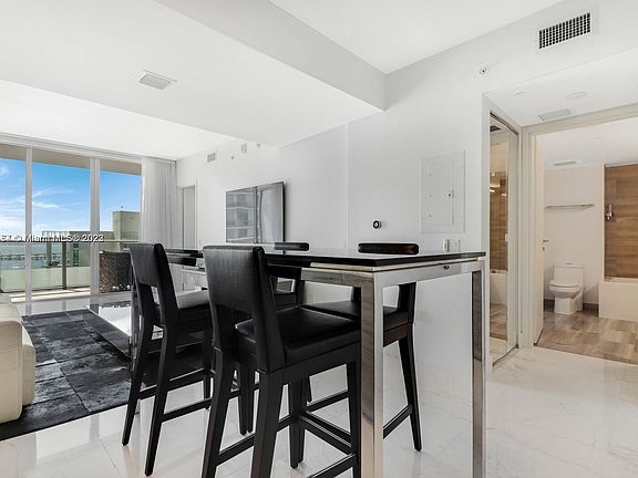 3rd image of 1300 Brickell Bay Dr APT 2807