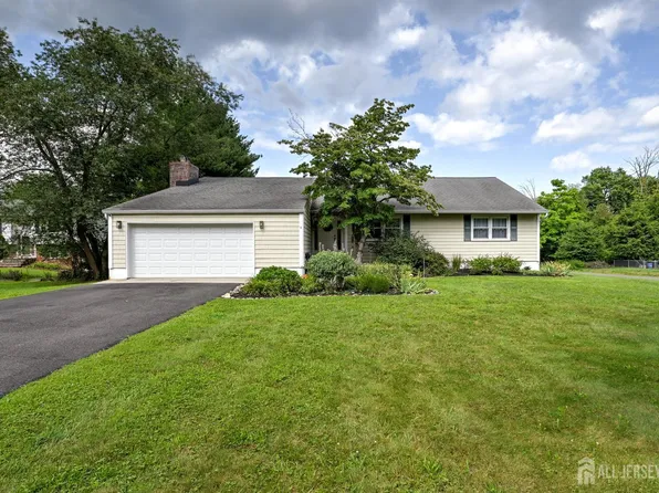 29 1st St, Somerset, NJ 08873