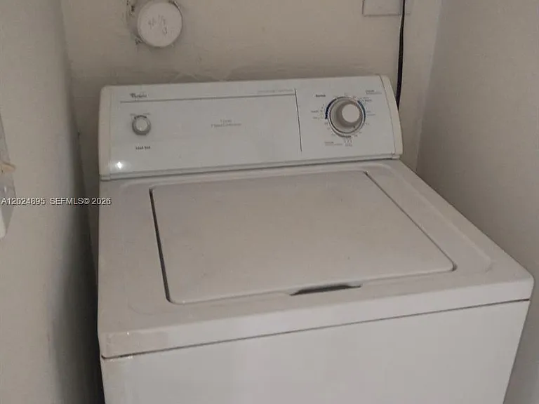 N Sherman Cir — Photo 11