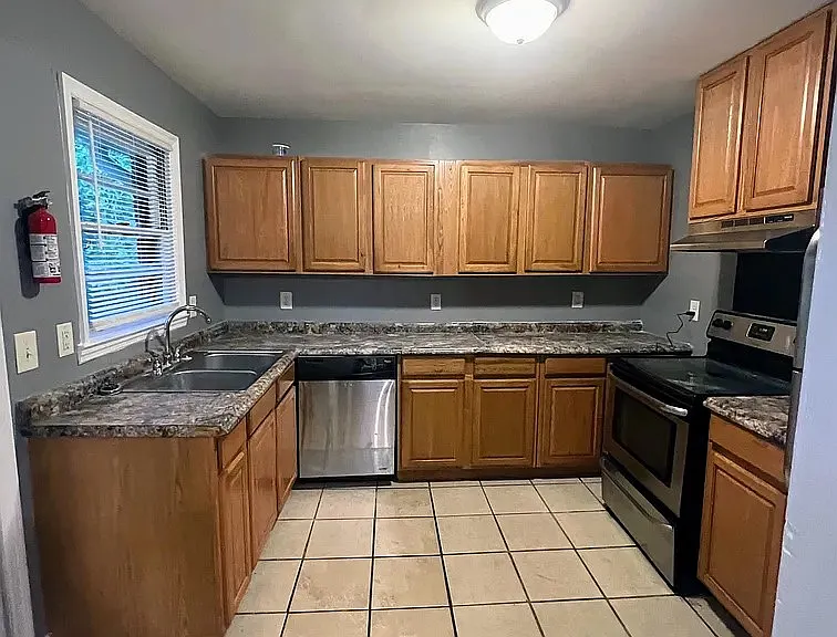 2884 Meadowview Dr SE — Photo 5