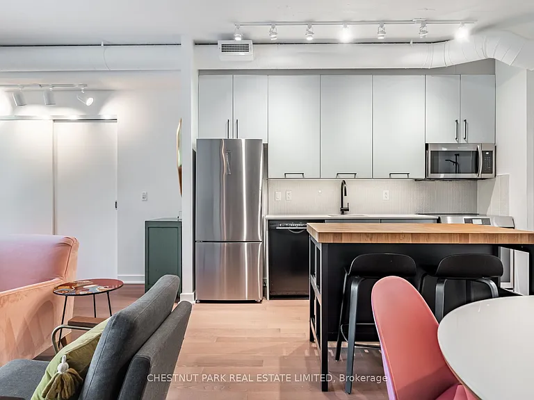 64 Niagara St #221 — Photo 12