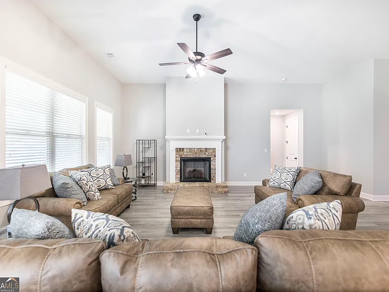 102 Copper John Ct — Photo 17