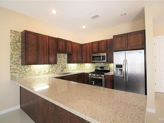 5th image of 215 Ulex Ave
