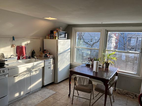 4th image of 418 Hudson Ave APT 2