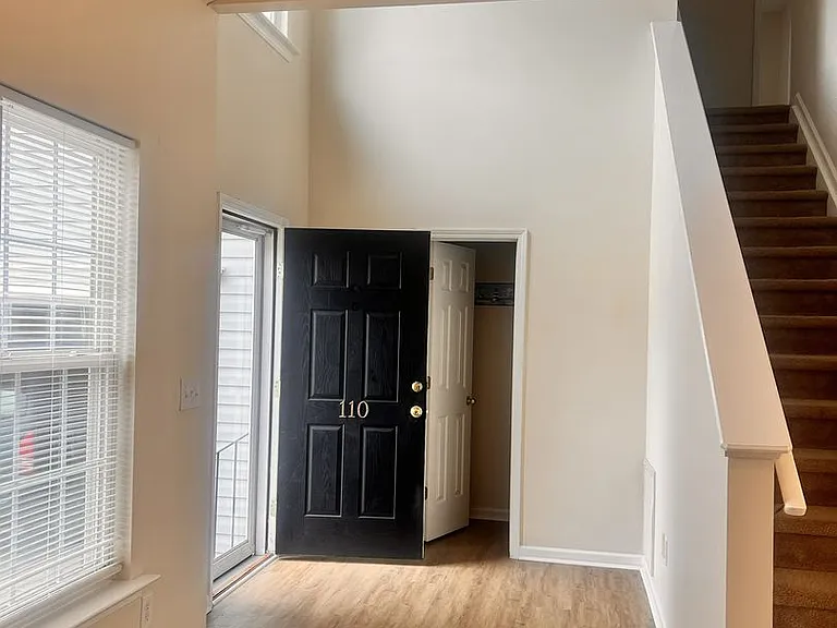 110 Shelby Ct — Photo 14