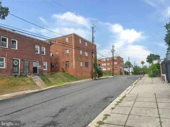 5055 Bass Pl SE, Washington, DC 20019