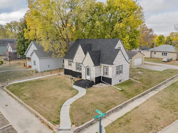 2102 Hill Ave, Spirit Lake, IA 51360