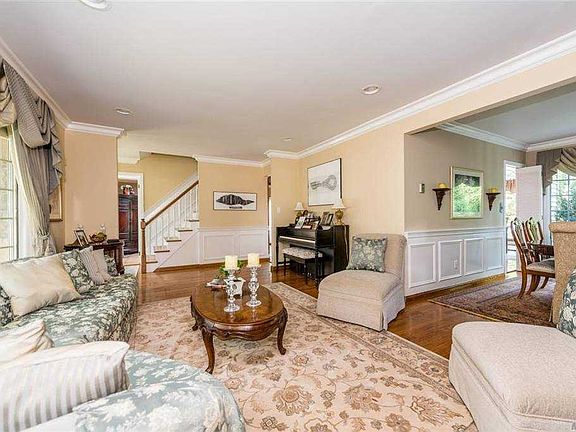 4th image of 7 Bartel Dr