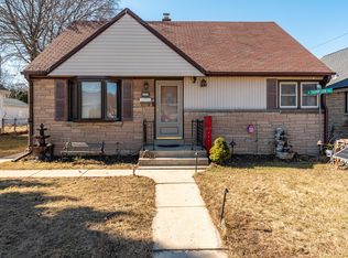 4555 S Vermont Ave, St Francis, WI 53235