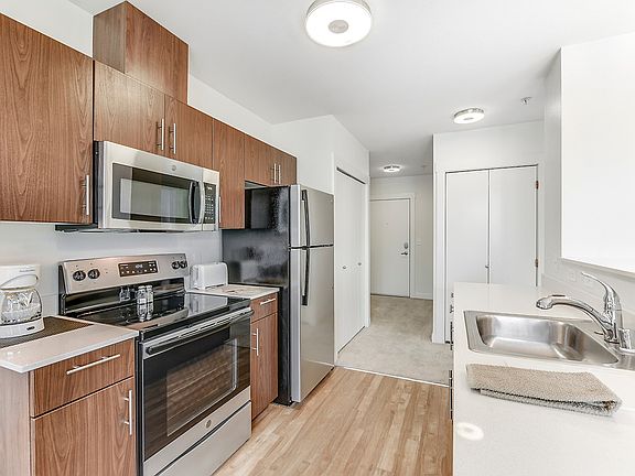 5th image of 118 Republican St #650