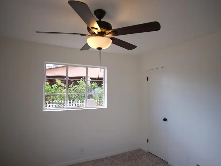 721 E Joan Pl — Photo 10