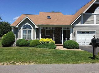 1 Spicebush Ln, Buffalo, NY 14221