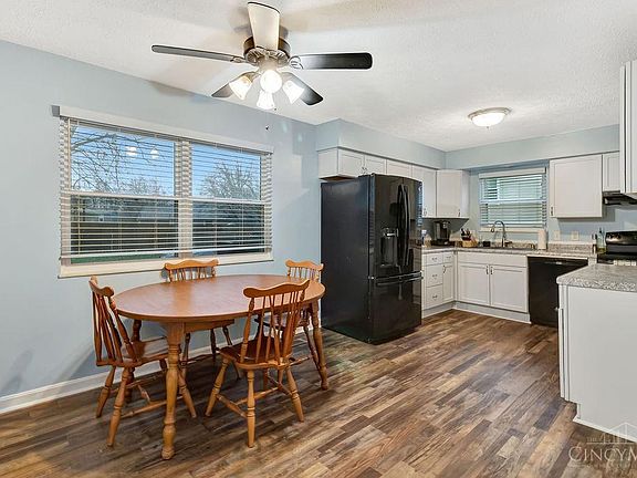 3rd image of 6443 Sandric Ln