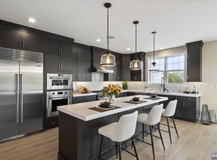 73 Cinnamon Dr, Upper Saddle River, NJ 07458