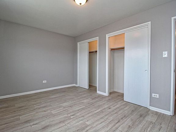 3rd image of 9845 S Cicero Ave APT 1N
