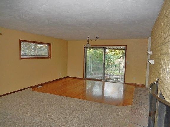 4th image of 211 SE Sunny Dr
