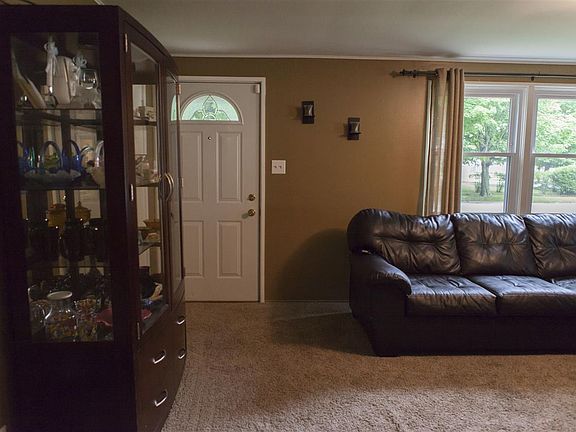 3rd image of 3005 Essex Dr