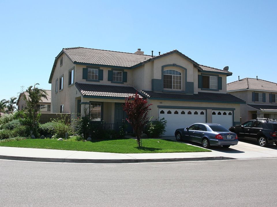 3 Car Garage on Cul de sac