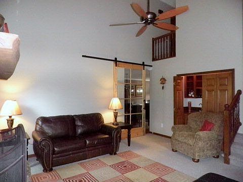 4th image of 700 Hillside Dr