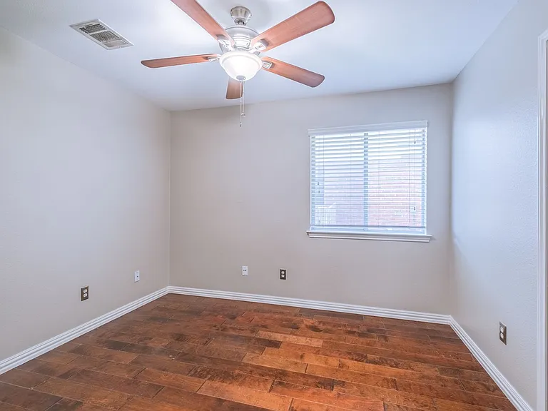 645 Fort Thomas Pl — Photo 19