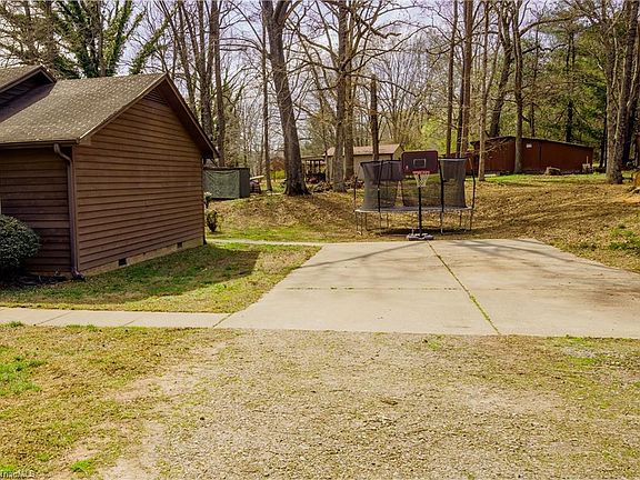 2nd image of 303 Island Dr