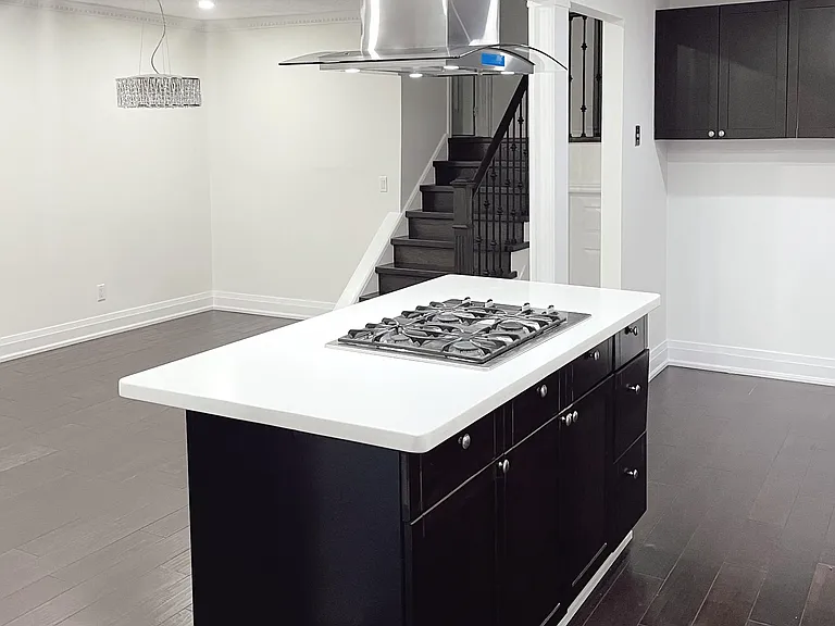 551 Hayward Cres #UPPER — Photo 9
