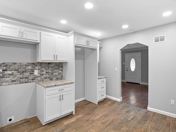 5th image of 7111 Forest Hill Dr
