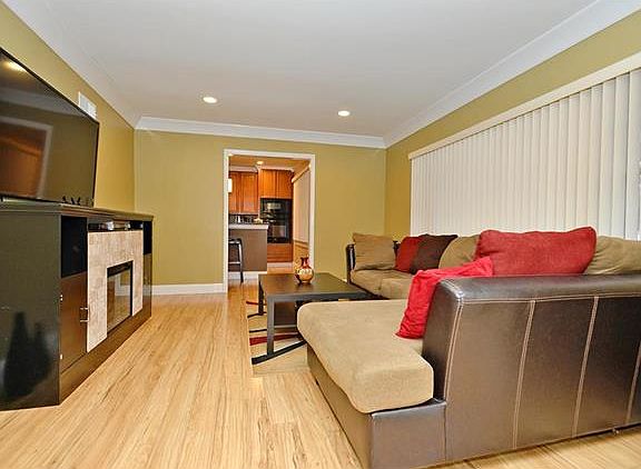 3rd image of 4 Lone Elm Cir