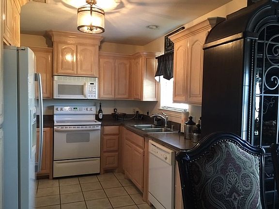 4th image of 408 W Pecan Ave