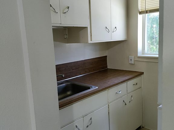 5th image of 205 19th Ave SE #5