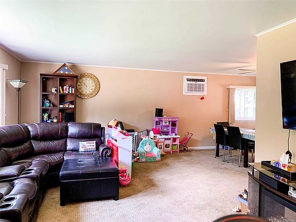 3rd image of 251 N Park Dr
