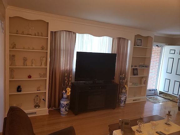 Living Room - photo #1