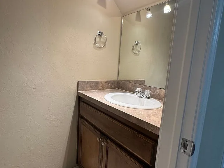 1305 SW Washington Ave #3 — Photo 11