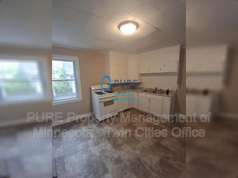 Building Photo - 637 Earl St #2