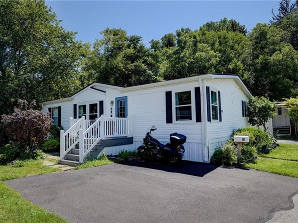 48 Elderberry Cir, Rochester, NY 14625