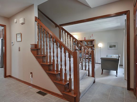 5th image of 1041 Rutland Way