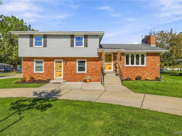 8200 Greiner Rd N, Buffalo, NY 14221