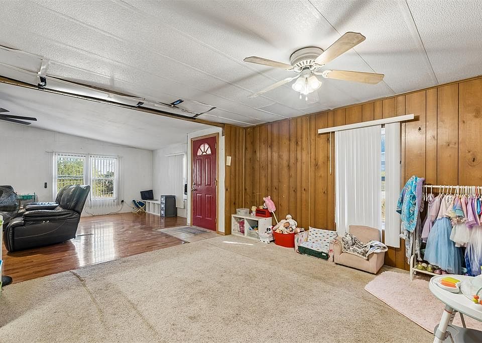10th image of 19001 Rolling Oak Rd